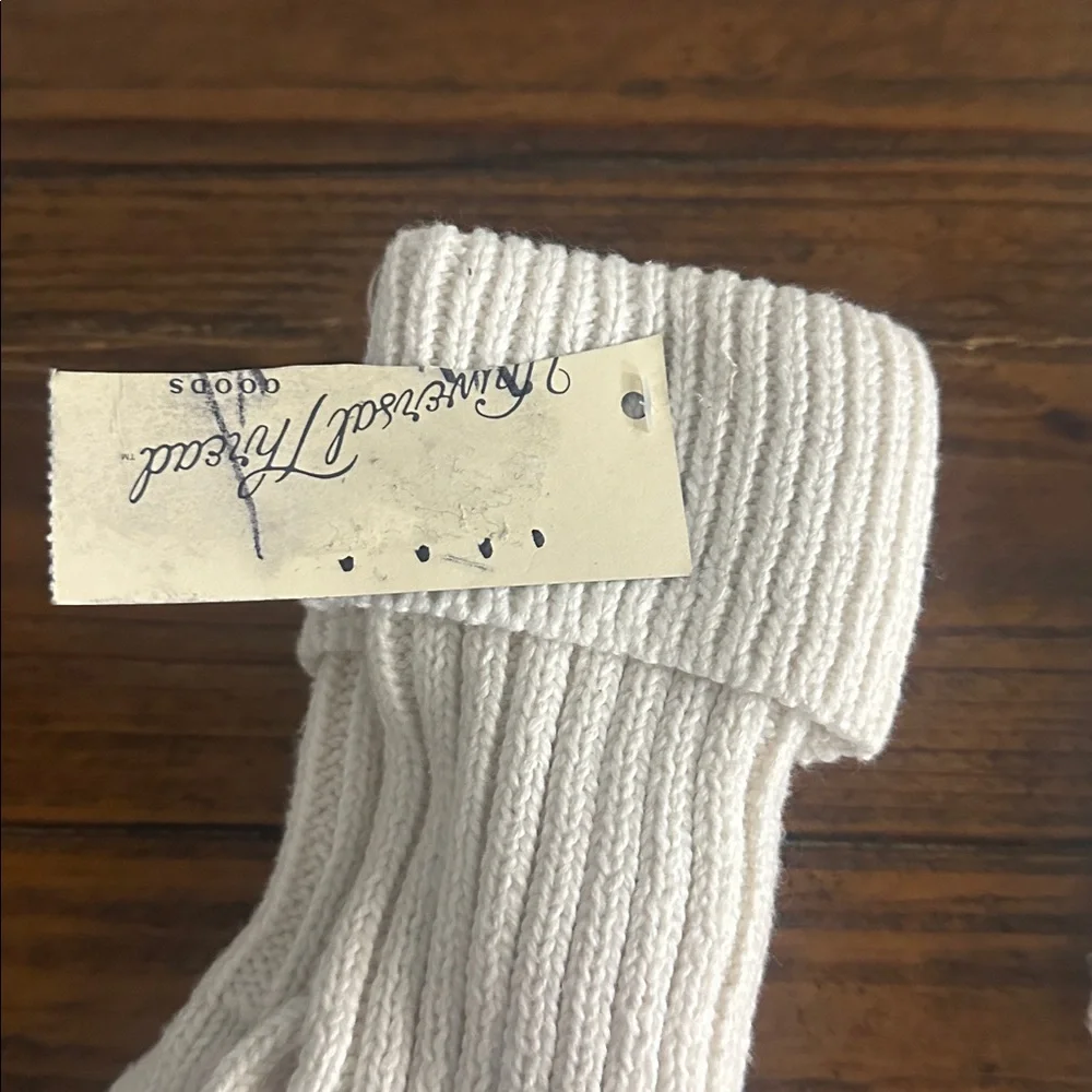 UNIVERSAL THREAD Ribbed Mittens and Ear Warmers NWT One size fits most.